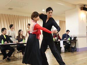 社交ダンス中級クラス
